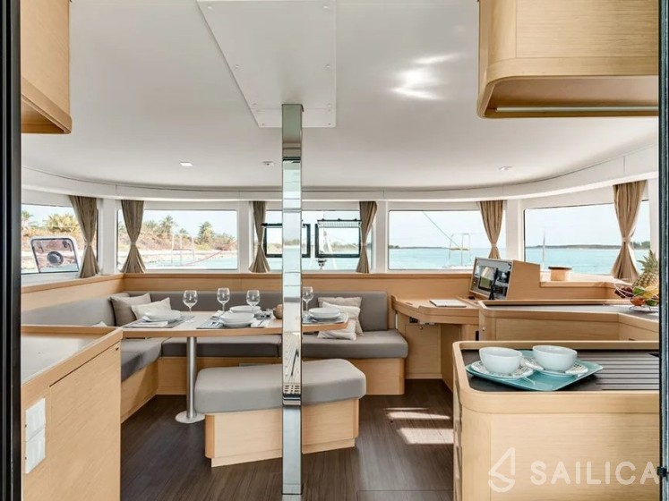 Lagoon 42 - Yacht Charter Sailica