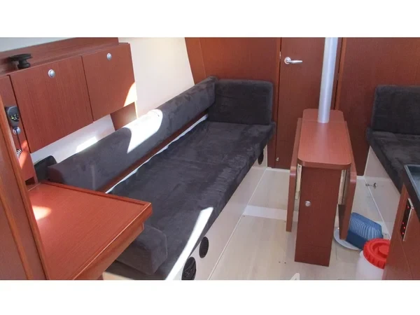 Hanse 315 - Yacht Charter Sailica