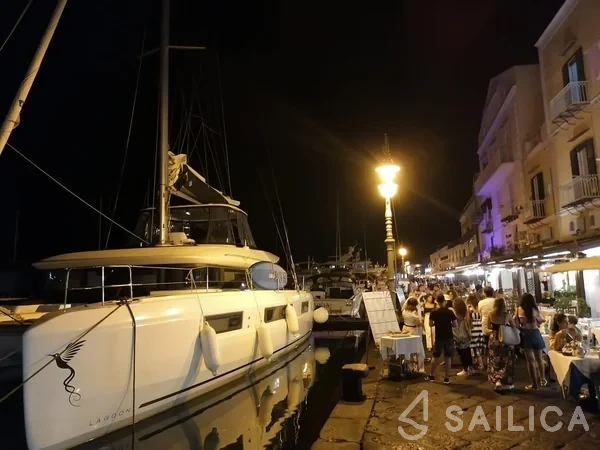Lagoon 50 - Yacht Charter Sailica