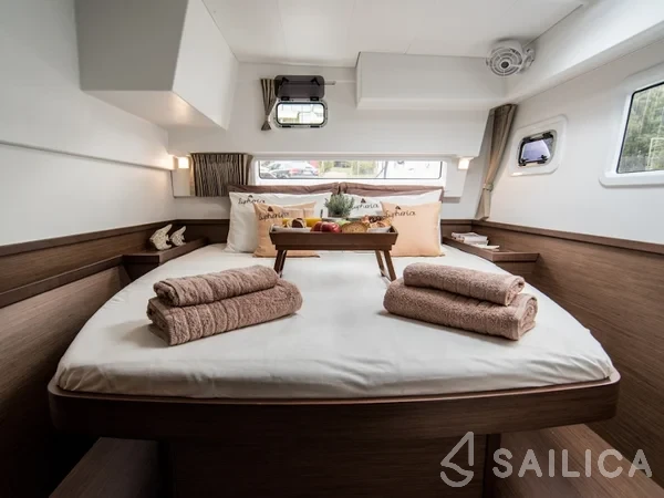 Lagoon 42 - Yacht Charter Sailica