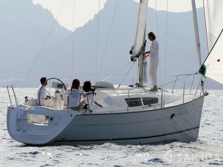 Sun Odyssey 32i - Yacht Charter Sailica