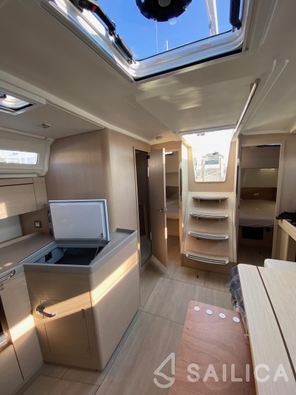 Oceanis 40.1 - Yacht Charter Sailica