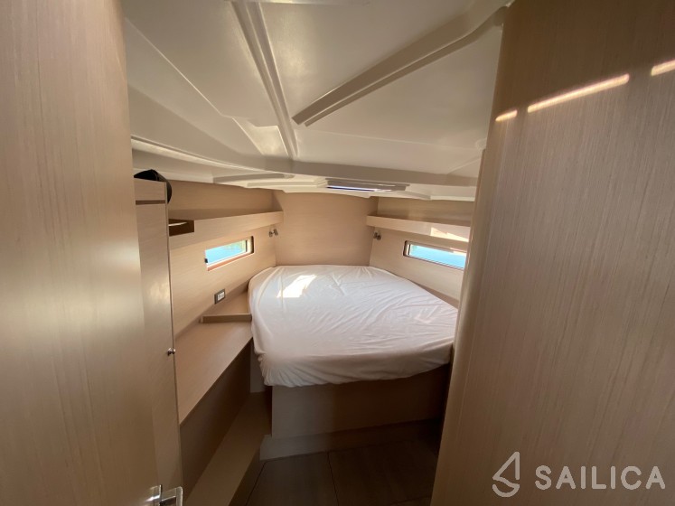 Oceanis 40.1 - Yacht Charter Sailica