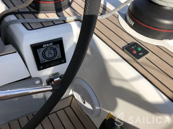 Oceanis 51.1 - Yacht Charter Sailica