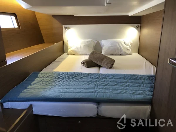 Oceanis 51.1 - Yacht Charter Sailica