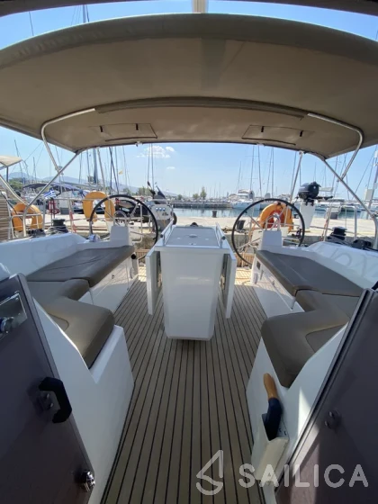 Oceanis 40.1 - Yacht Charter Sailica