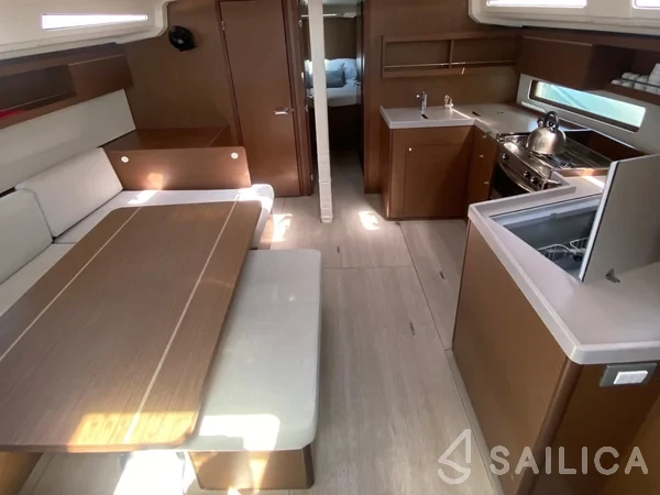 Oceanis 40.1 - Yacht Charter Sailica