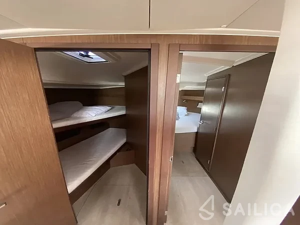 Oceanis 40.1 - Yacht Charter Sailica