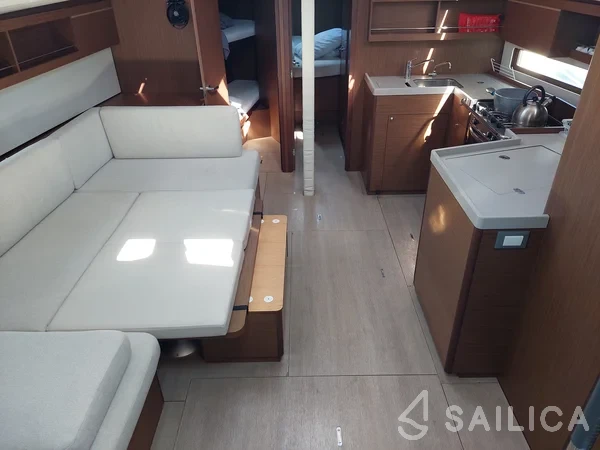 Oceanis 40.1 - Yacht Charter Sailica
