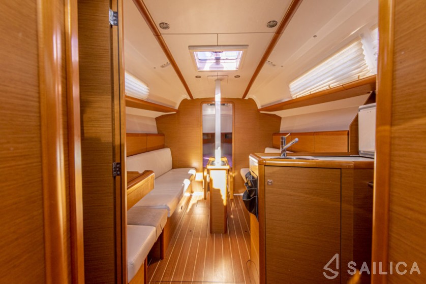 Sun Odyssey 33i - Yacht Charter Sailica