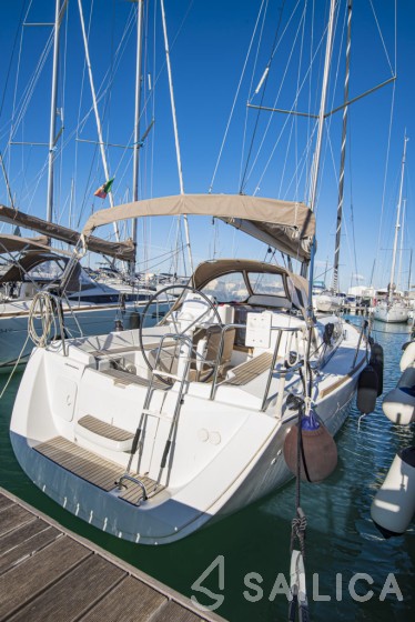Sun Odyssey 33i - Yacht Charter Sailica
