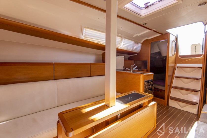 Sun Odyssey 33i - Yacht Charter Sailica
