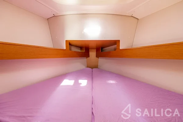 Sun Odyssey 33i - Yacht Charter Sailica