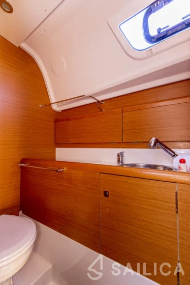 Sun Odyssey 33i - Yacht Charter Sailica