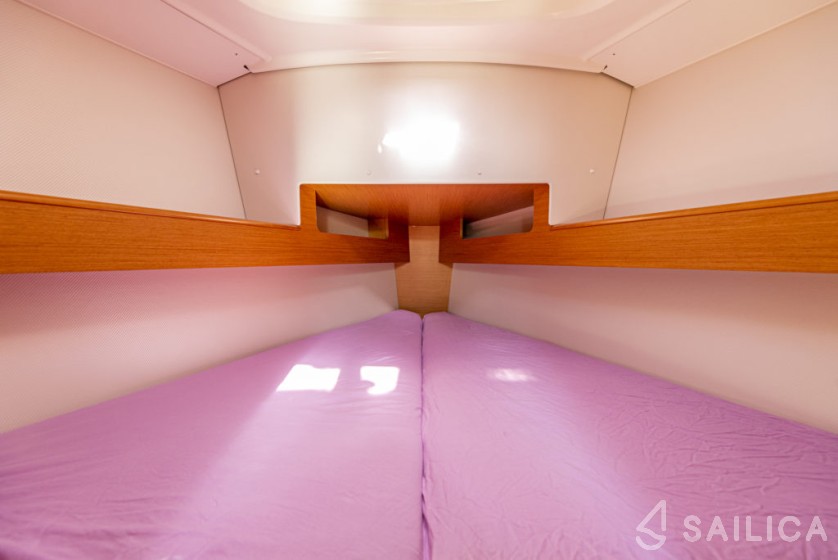Sun Odyssey 33i - Yacht Charter Sailica