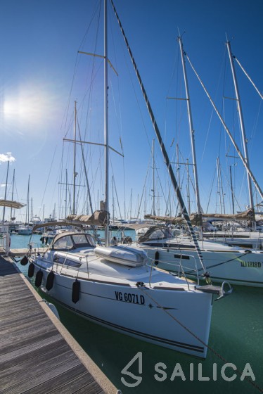 Sun Odyssey 33i - Yacht Charter Sailica
