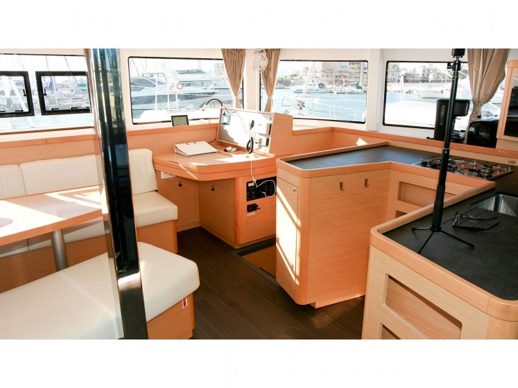 Lagoon 42 - Yacht Charter Sailica