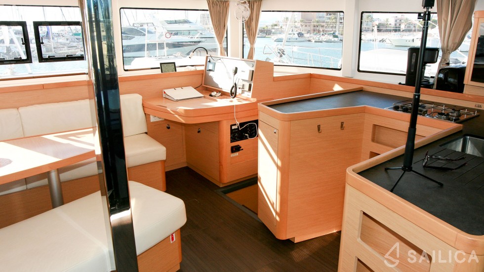 Lagoon 42 - Yacht Charter Sailica