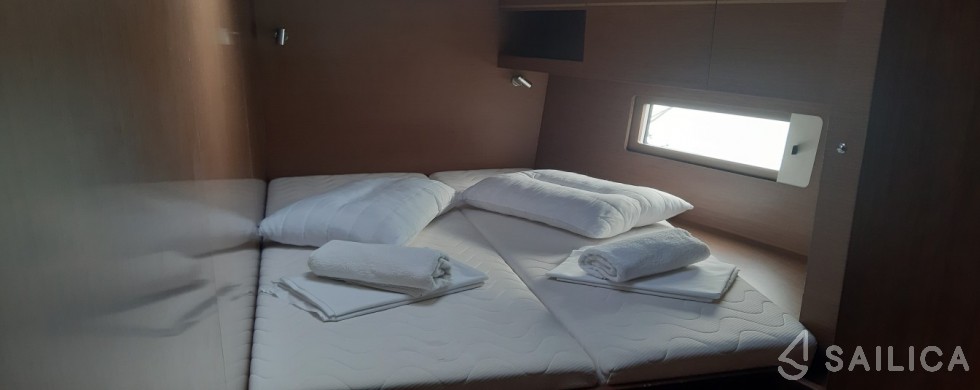 Oceanis 51.1 - Yacht Charter Sailica