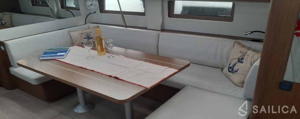 Oceanis 51.1 - Yacht Charter Sailica