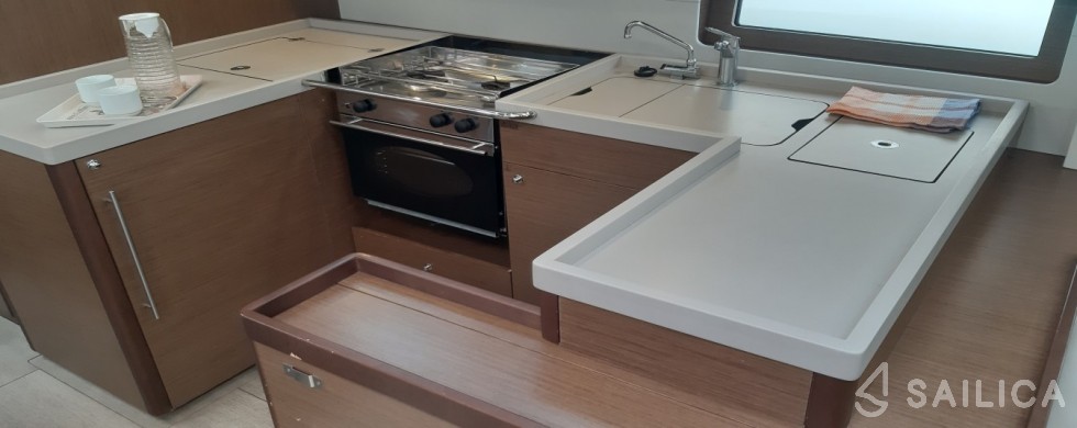 Oceanis 51.1 - Yacht Charter Sailica