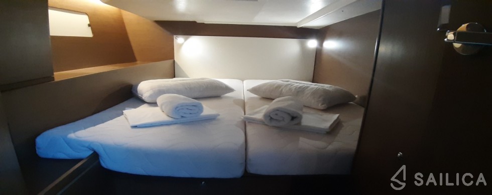 Oceanis 51.1 - Yacht Charter Sailica