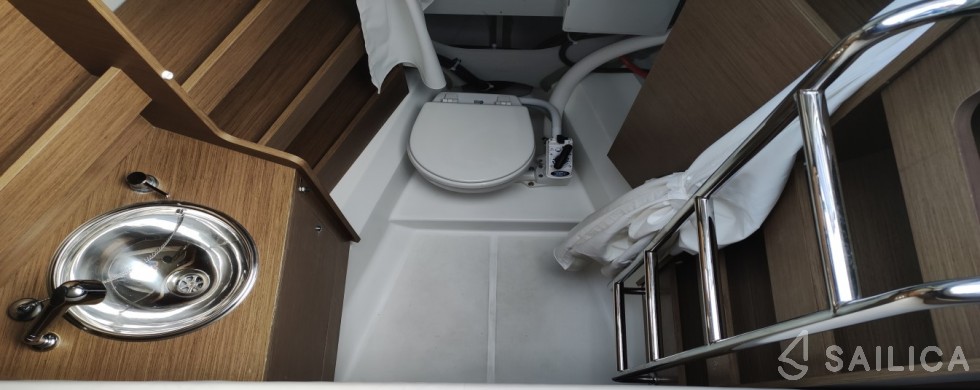 Oceanis 51.1 - Yacht Charter Sailica