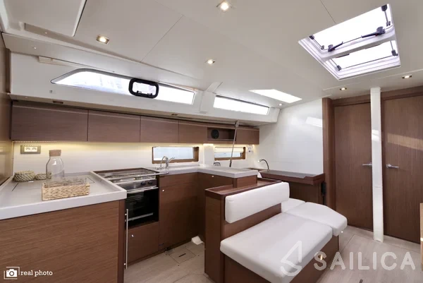 Oceanis 51.1 - Yacht Charter Sailica