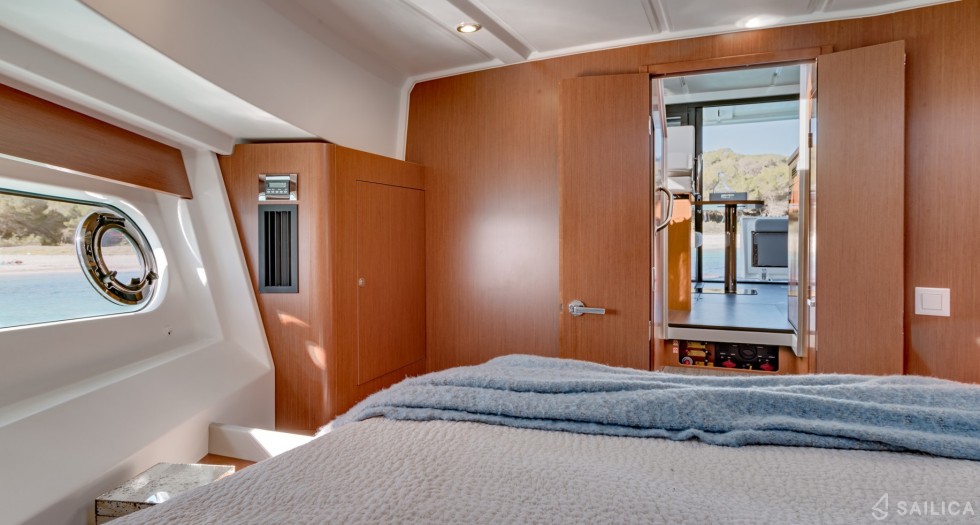 Swift Trawler 30 - Yacht Charter Sailica