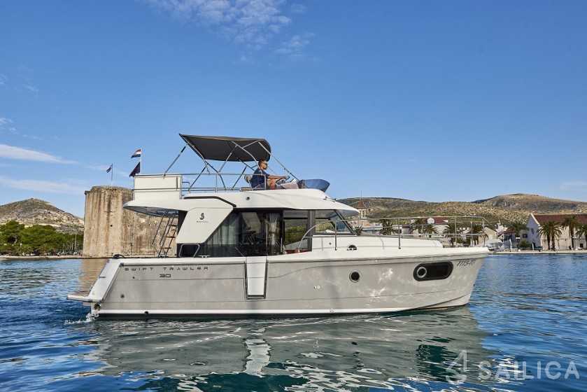 Swift Trawler 30 - Yacht Charter Sailica