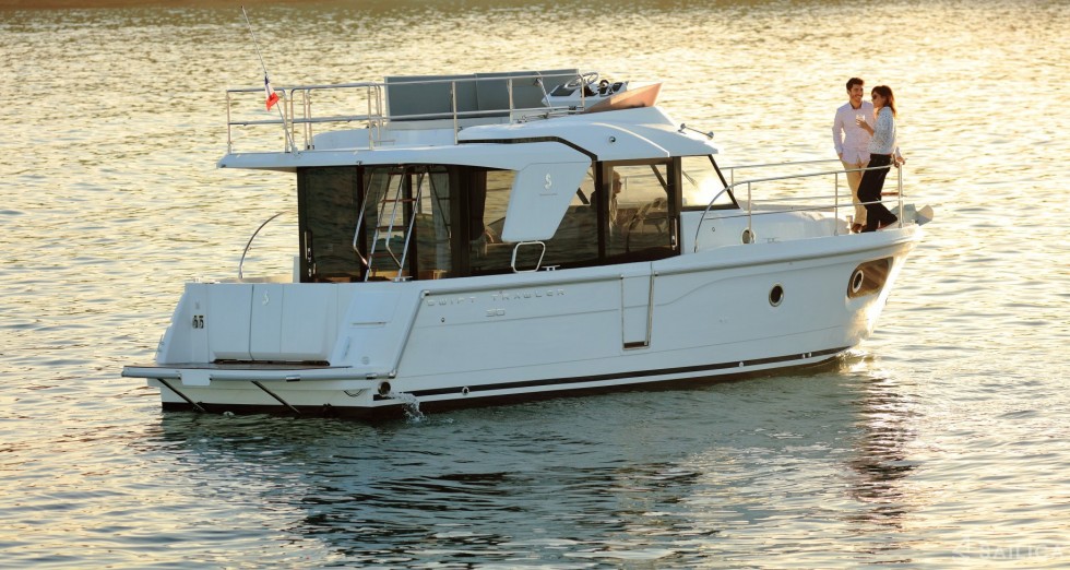 Swift Trawler 30 - Yacht Charter Sailica