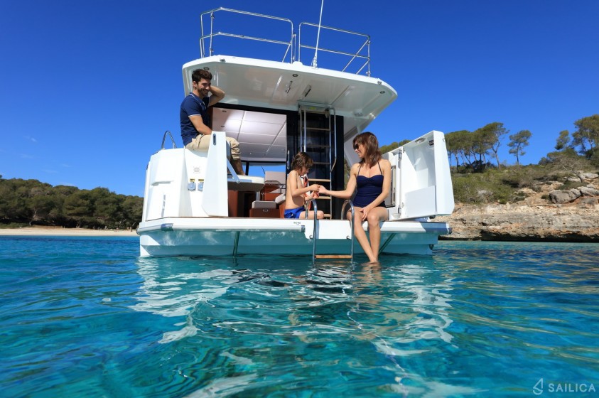 Swift Trawler 30 - Yacht Charter Sailica