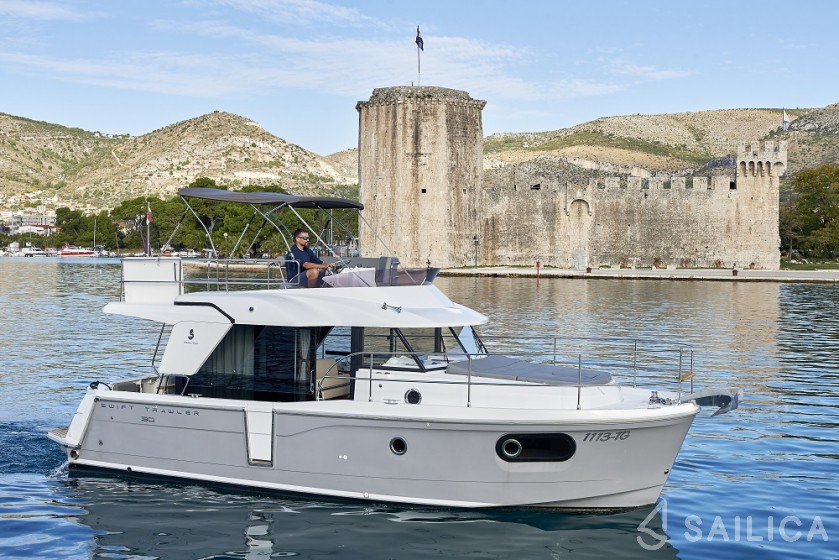Swift Trawler 30 - Yacht Charter Sailica