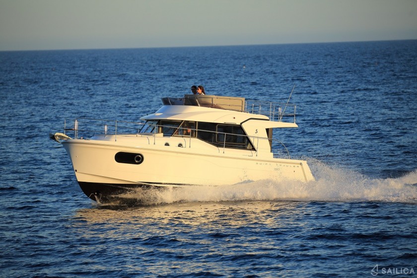 Swift Trawler 30 - Yacht Charter Sailica