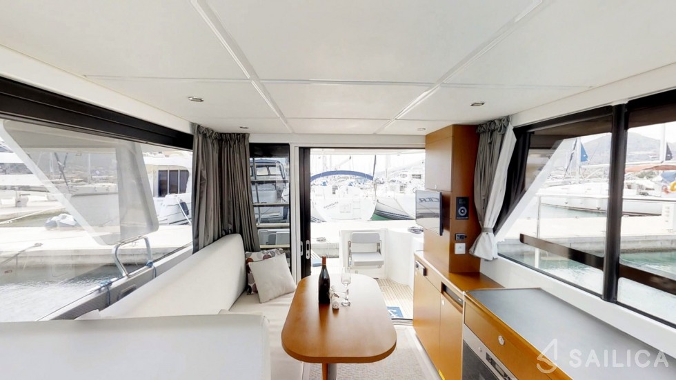 Swift Trawler 30 - Yacht Charter Sailica