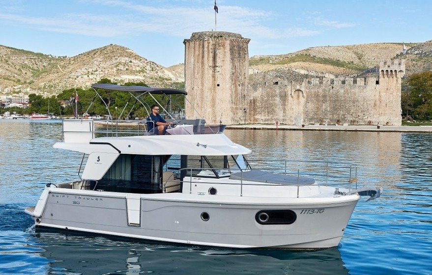 Swift Trawler 30 - Yacht Charter Sailica