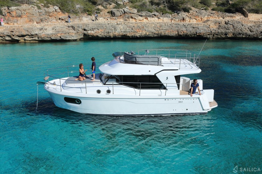 Swift Trawler 30 - Yacht Charter Sailica