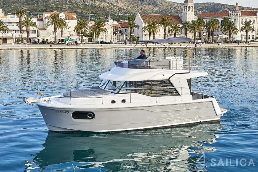 Swift Trawler 30 - Yacht Charter Sailica