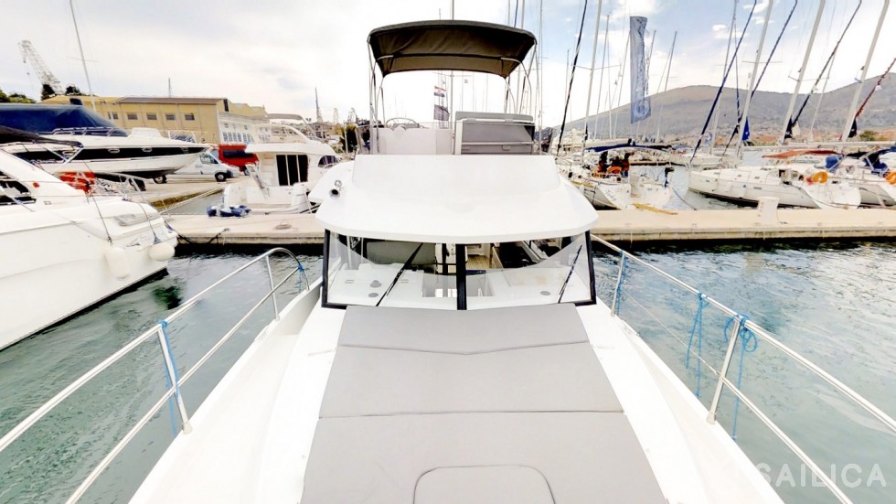 Swift Trawler 30 - Yacht Charter Sailica