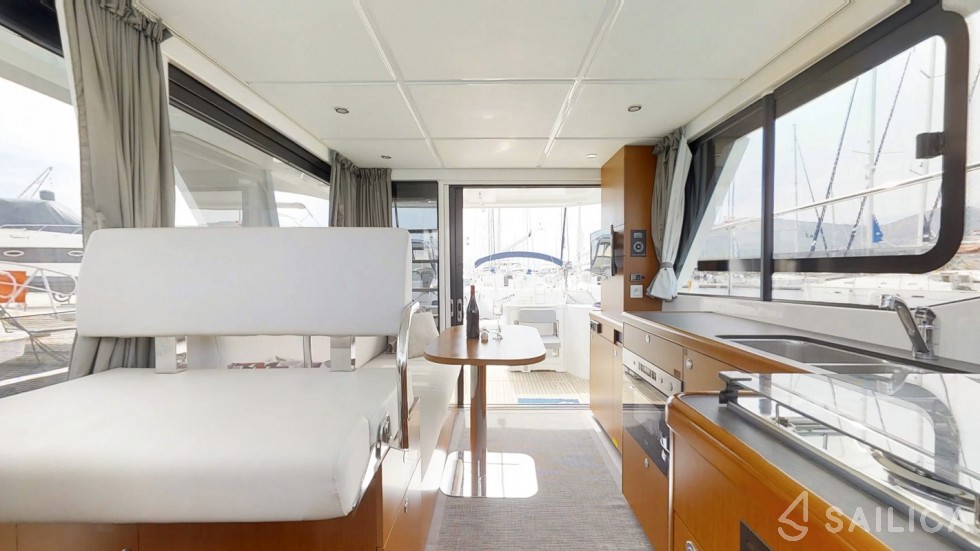 Swift Trawler 30 - Yacht Charter Sailica