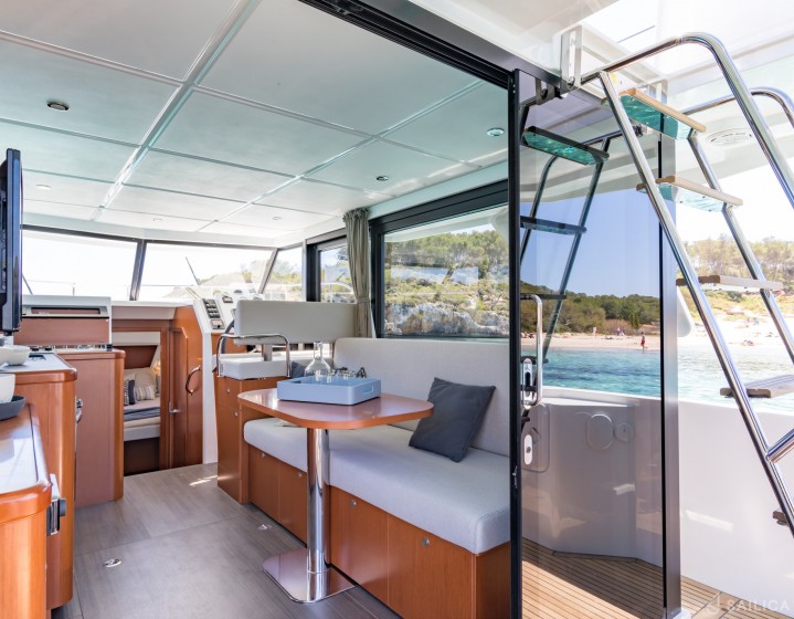 Swift Trawler 30 - Yacht Charter Sailica
