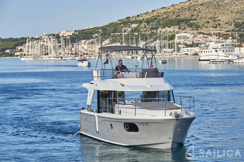 Swift Trawler 30 - Yacht Charter Sailica