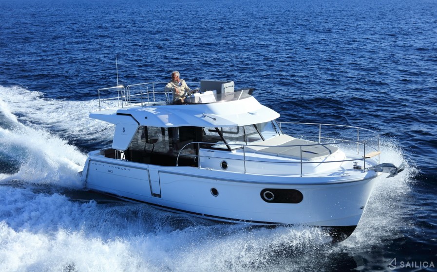 Swift Trawler 30 - Yacht Charter Sailica