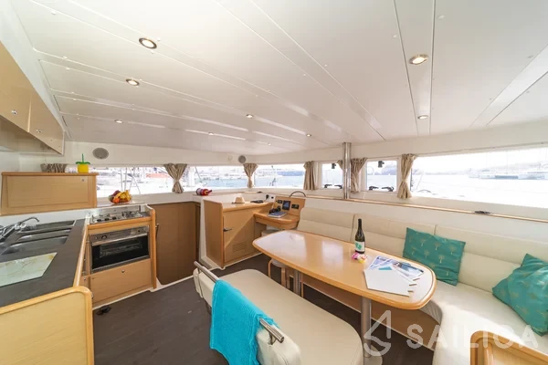 Lagoon 421 - Yacht Charter Sailica