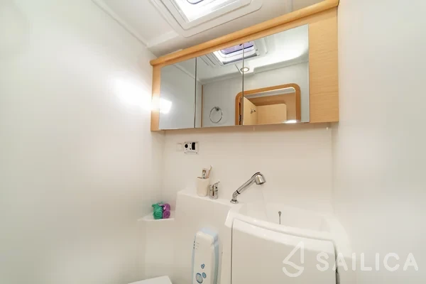 Lagoon 421 - Yacht Charter Sailica