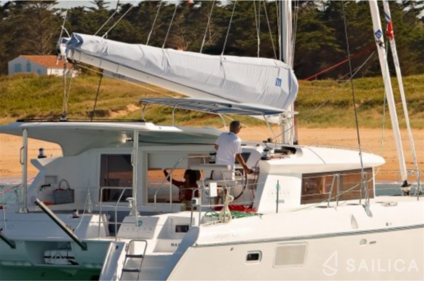 Lagoon 421 - Yacht Charter Sailica