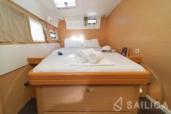 Lagoon 421 - Yacht Charter Sailica