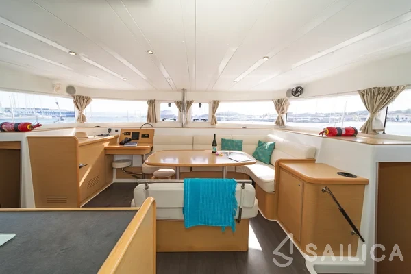 Lagoon 421 - Yacht Charter Sailica