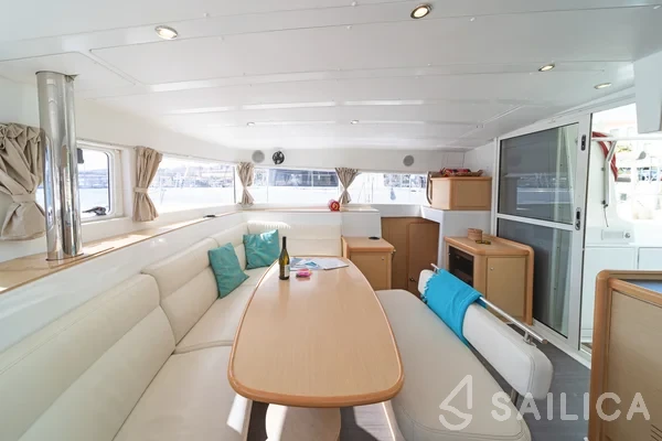 Lagoon 421 - Yacht Charter Sailica
