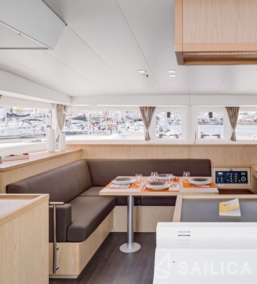 Lagoon 42 - Yacht Charter Sailica